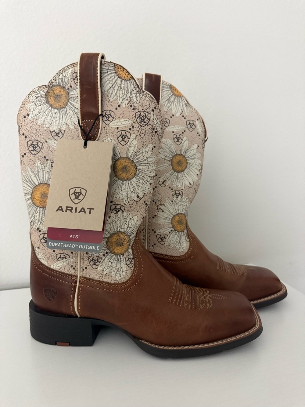 Ariat brand, new limited edition flower boots size women’s 7
